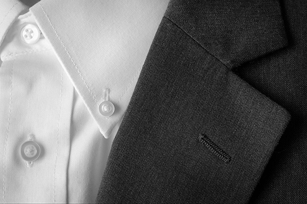 同窓会の服装はセミフォーマルでOK?