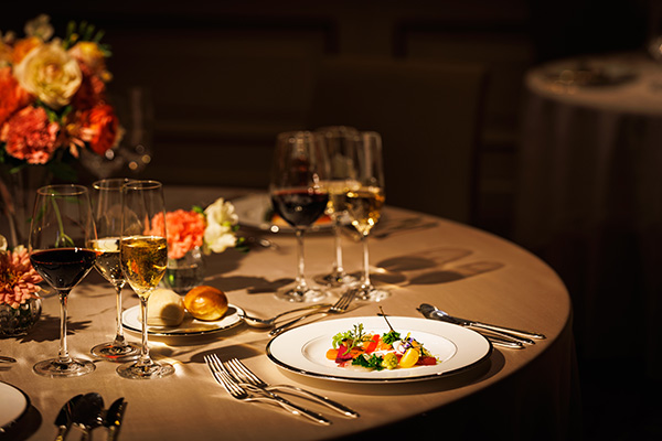 同窓会のマナーとは？服装・NG行動を解説