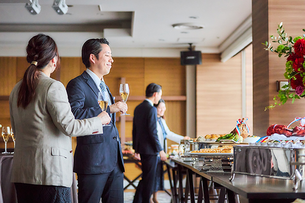 立食パーティーの基本マナー完全ガイド