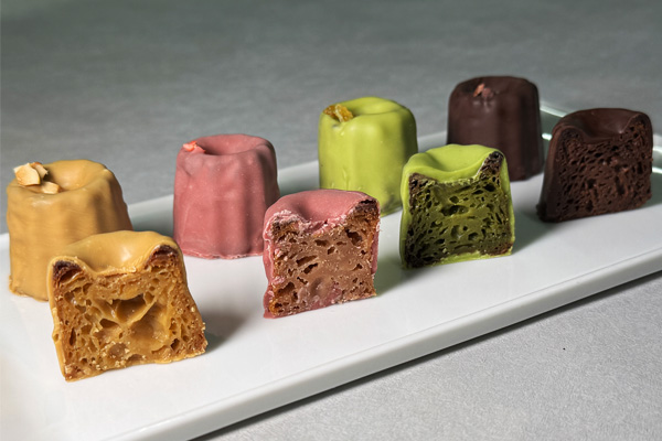 それぞれに合わせた4種類のフランスやベルギー産の高級チョコレートをまとったこの期間だけの特別なスイーツは、心もおなかも満たされる上質な味わいです。