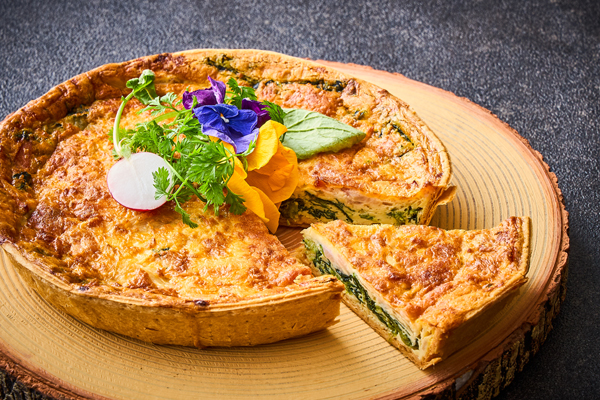 玉川村の玉ねぎとほうれん草の「キッシュ・ロレーヌ」