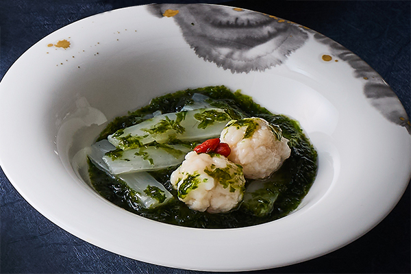 ロブスターテールと白菜　生海苔煮込み