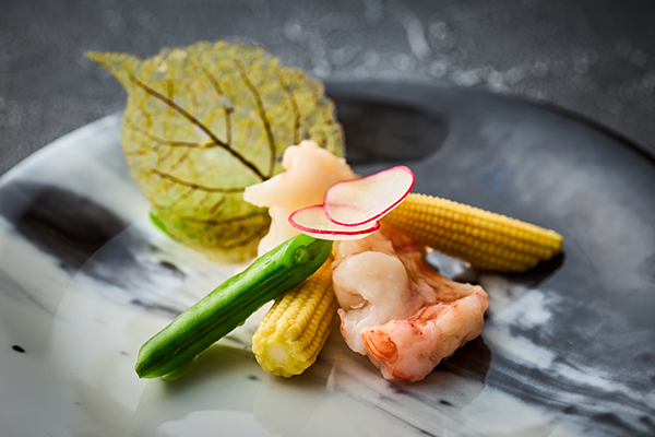 牛頬肉と玉こんにゃくの煮込み 黒にんにく黒酢ソース